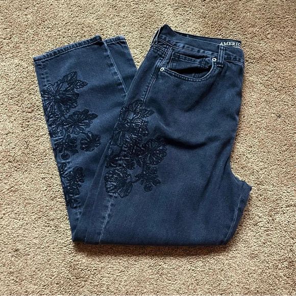 American Eagle Embroidered Mom Jean - Picture 5 of 9